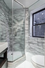 5 W 103rd St, Unit 4W in New York, NY - Building Photo - Building Photo