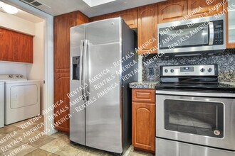 5104 N 32nd St, Unit 416 in Phoenix, AZ - Building Photo - Building Photo