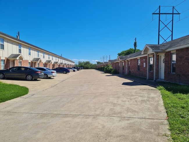 1702 Morgan Blvd in Harlingen, TX - Building Photo - Building Photo