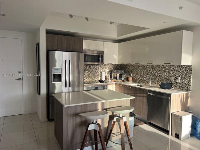 5300 Paseo Blvd, Unit 1603 in Doral, FL - Building Photo - Building Photo