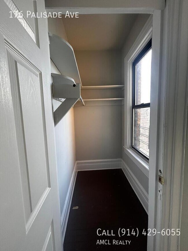 176 Palisade Ave in Yonkers, NY - Building Photo - Building Photo