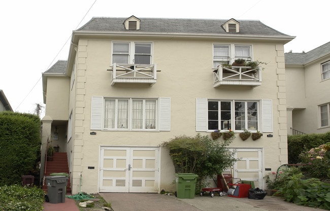 1401-1403 Glenfield Ave in Oakland, CA - Foto de edificio - Building Photo