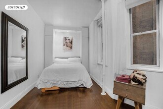 317 E 73rd St in New York, NY - Building Photo - Building Photo