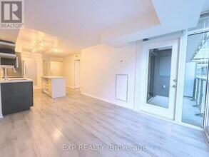 400 Adelaide St E in Toronto, ON - Building Photo - Building Photo