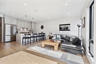 340 W 2nd St in Boston, MA - Building Photo - Building Photo