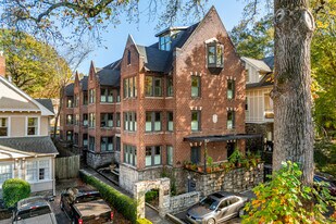 939 Piedmont Avenue in Atlanta, GA - Building Photo