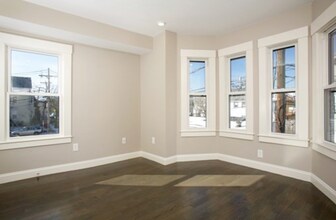 18 Rush St, Unit 2 in Somerville, MA - Foto de edificio - Building Photo