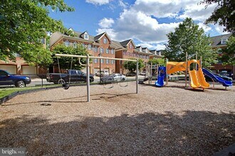 13022 Tortoise Pl in Fairfax, VA - Building Photo - Building Photo