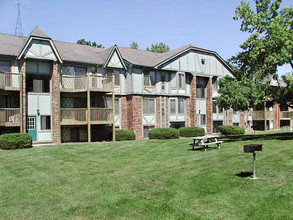 Fox Glen Apartments in Saginaw, MI - Foto de edificio - Building Photo