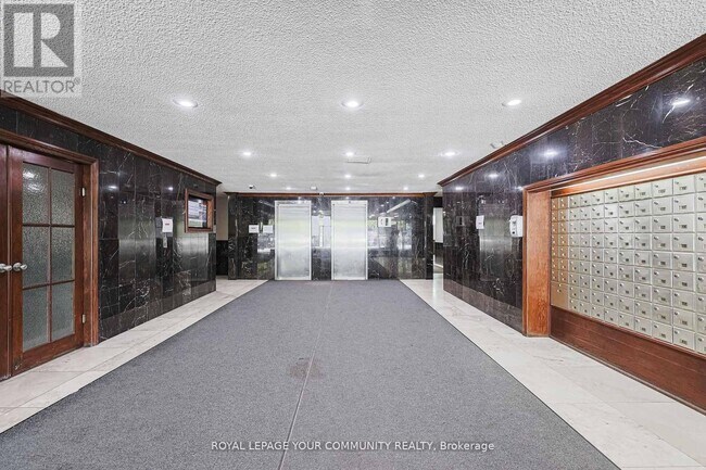 10-1010 Tobermory Dr in Toronto, ON - Building Photo - Building Photo