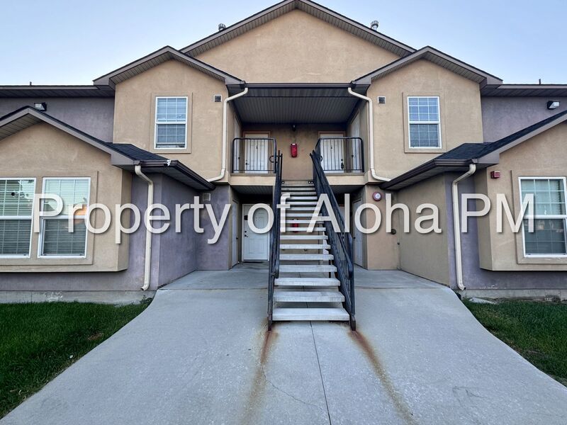 1043 W Pine Ave in Meridian, ID - Foto de edificio