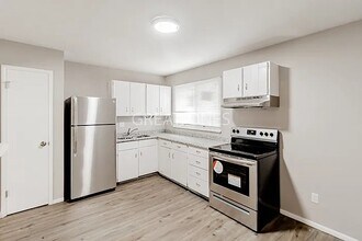 3024 Chance Dr in Florissant, MO - Foto de edificio - Building Photo