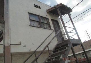 711 W 90th St in Los Angeles, CA - Building Photo - Building Photo