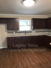 100 Donna St in Alvarado, TX - Building Photo - Building Photo