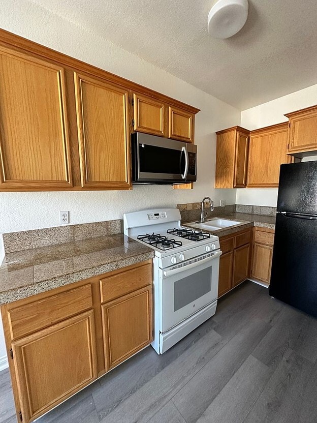 Craven Apartments in Torrance, CA - Foto de edificio - Building Photo