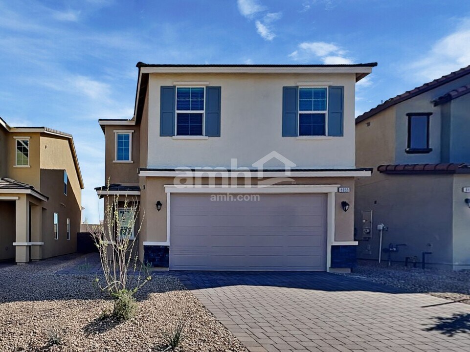 8395 Flagpole Loop Ave in Las Vegas, NV - Building Photo