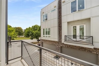 241 Maynard Ter SE, Unit 16 in Atlanta, GA - Building Photo - Building Photo