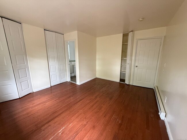 106 Angel Dr in Waterbury, CT - Building Photo - Building Photo