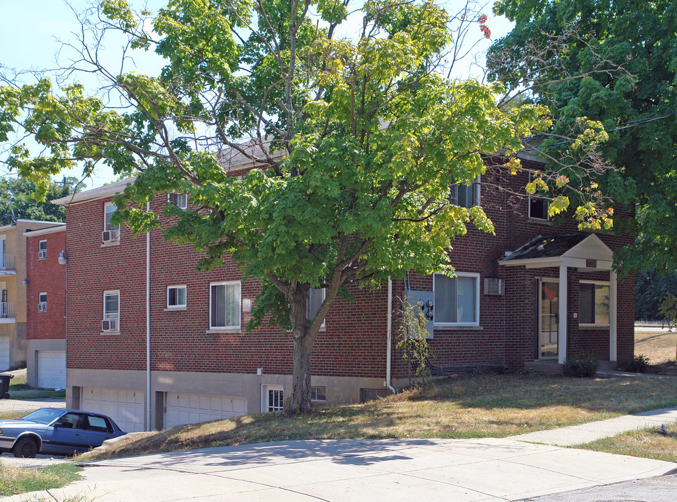 3400 Millrich Ave in Cincinnati, OH - Foto de edificio