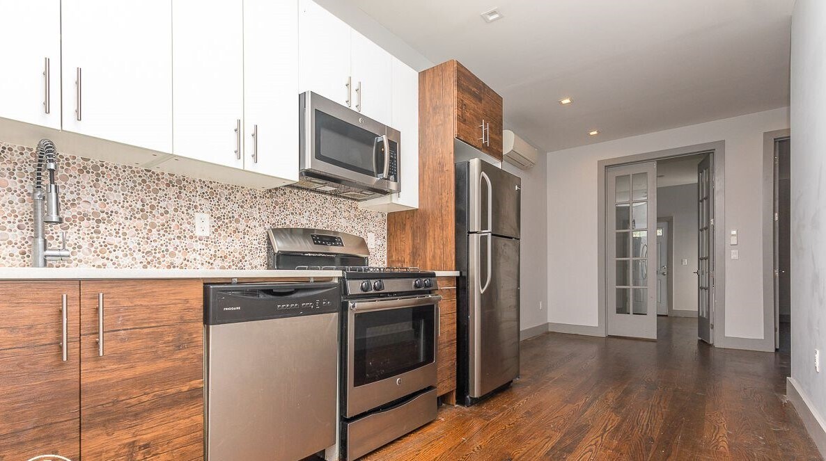 256 Jefferson St in Brooklyn, NY - Building Photo