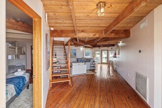 164 Bora Dr in Tiki Island, TX - Foto de edificio - Building Photo