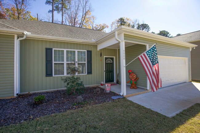 2086 Pathway Dr in Sanford, NC - Foto de edificio - Building Photo