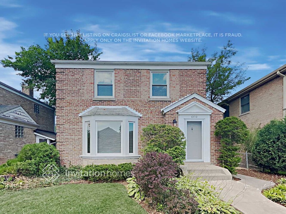 6710 N Central Park Ave in Lincolnwood, IL - Building Photo