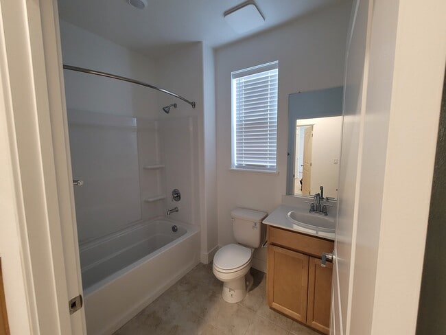 8055 Monterey Pebble Way in Elk Grove, CA - Building Photo - Building Photo