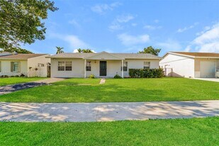 7872 SW 4th Pl in North Lauderdale, FL - Building Photo