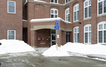 Silver Mill Apartments in Manchester, NH - Foto de edificio - Building Photo