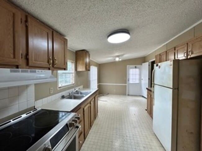 7051 Larkin Pl E in Biloxi, MS - Building Photo - Building Photo