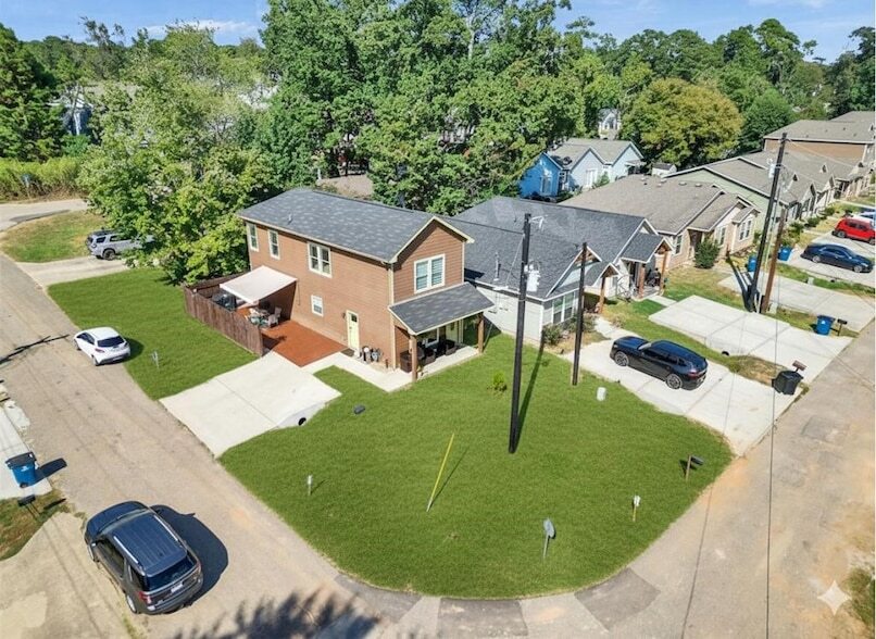 16984 W Juneau St in Montgomery, TX - Building Photo