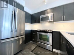 125-2125 Western Battery Rd in Toronto, ON - Building Photo - Building Photo