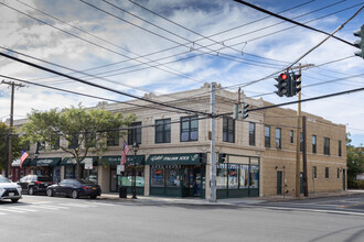 Bayshore Commons in Bay Shore, NY - Building Photo - Building Photo