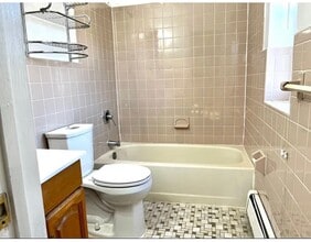 1772 Hammersley Ave, Unit 2 in Bronx, NY - Foto de edificio - Building Photo