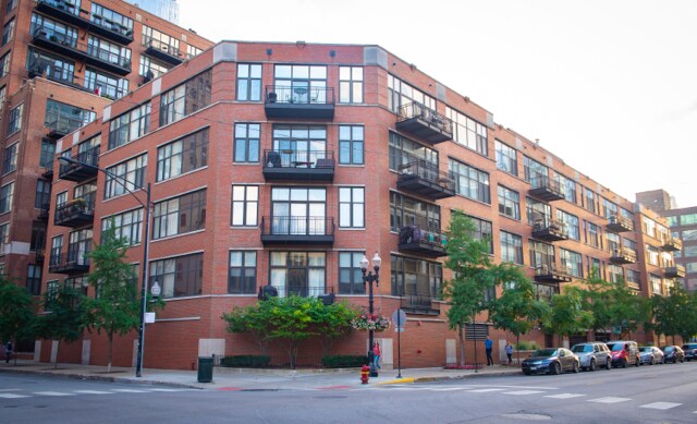 property at 333 W Hubbard St