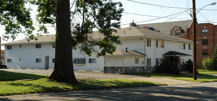 228 Ohio Ave in Youngstown, OH - Foto de edificio - Building Photo