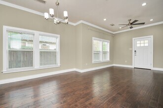 318 Ennis St in Houston, TX - Foto de edificio - Building Photo