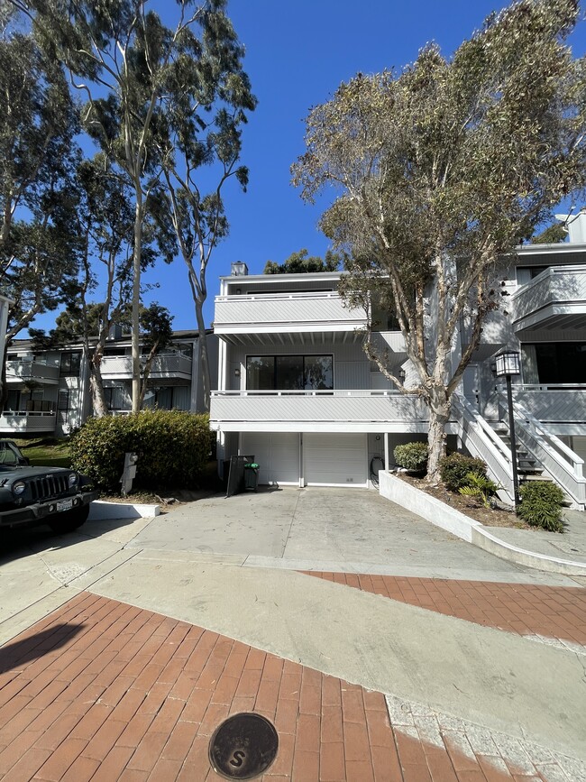 17 Robon Ct, Unit 6 in Newport Beach, CA - Building Photo - Building Photo