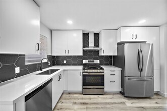 1106 W Tri Oaks Ln, Unit 134 in Houston, TX - Building Photo - Building Photo