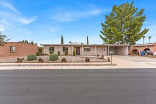 7651 E Mary Dr in Tucson, AZ - Building Photo
