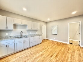 425 S Jackson St in Janesville, WI - Building Photo
