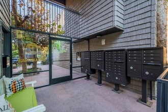 Universe at the Sycamores Apartments in Inglewood, CA - Foto de edificio - Building Photo