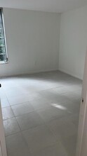 8860 Fontainebleau Blvd in Miami, FL - Building Photo - Building Photo
