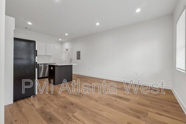 property at 750 Cascade Pl SW