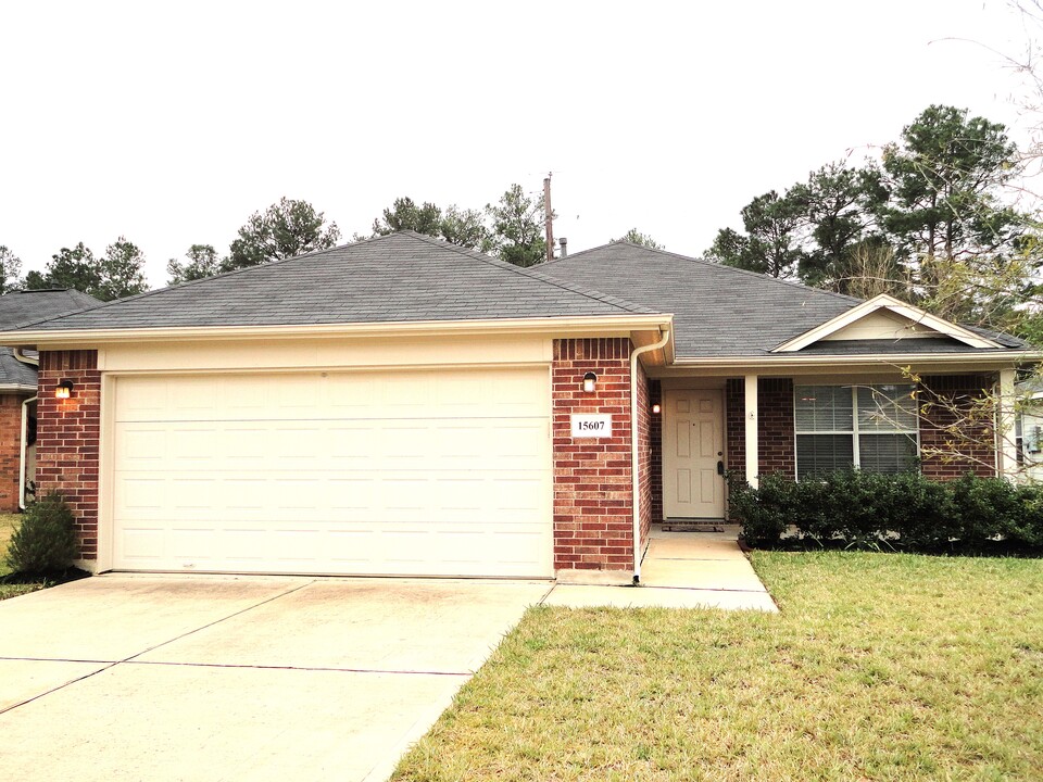 15607 Forest Creek Farms Dr in Cypress, TX - Building Photo