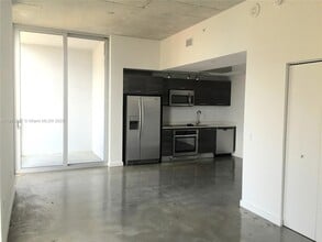151 SE 1st St, Unit 1504 in Miami, FL - Building Photo - Building Photo