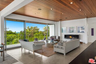 30478 Morning View Dr in Malibu, CA - Building Photo - Building Photo