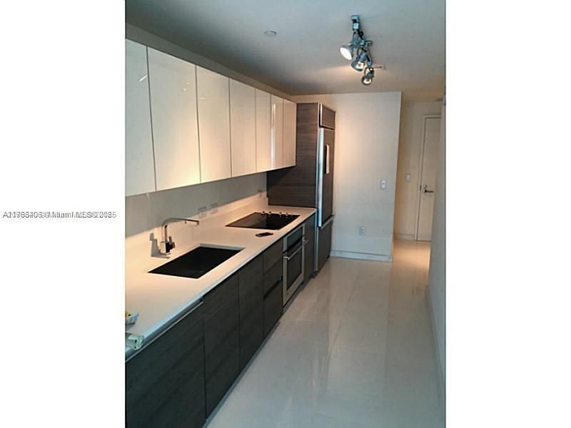 1100 S Miami Ave in Miami, FL - Building Photo