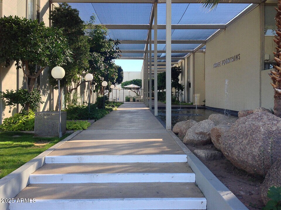4411 N 40th St in Phoenix, AZ - Building Photo